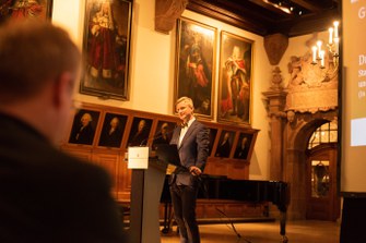 Öffentliche Frühjahrssitzung 2023, Bild 3 Grußwort von Dr. Andreas Handschuh, Staatssekretär im Ministerium für Wissenschaft, Kultur und Tourismus des Freistaates Sachsen, Foto: Dirk Brzoska