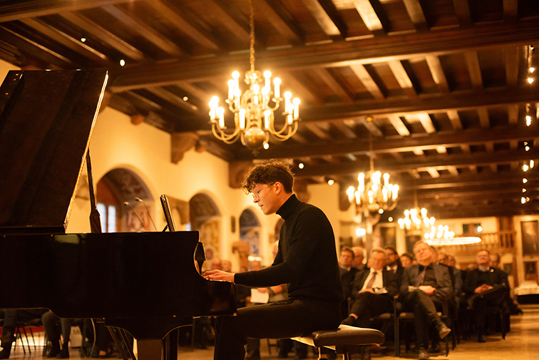 Musikalische Eröffnung: Sebastian Fuß, Klavier, Foto: Dirk Brzoska