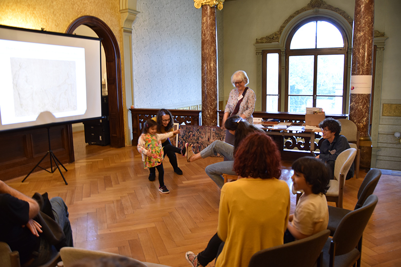Wegen des Regens fanden die Bewegungsspiele der Kolleginnen und Kollegen des Althochdeutschen Wörterbuchs im Haus statt, was dem Vergnügen jedoch keinen Abbruch tat. Mit Dr. Brigitte Bulitta, Christina Waldvogel und Valentin Fleck.