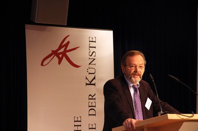 Autonomie und Lenkung 12 Autonomie und Lenkung 12