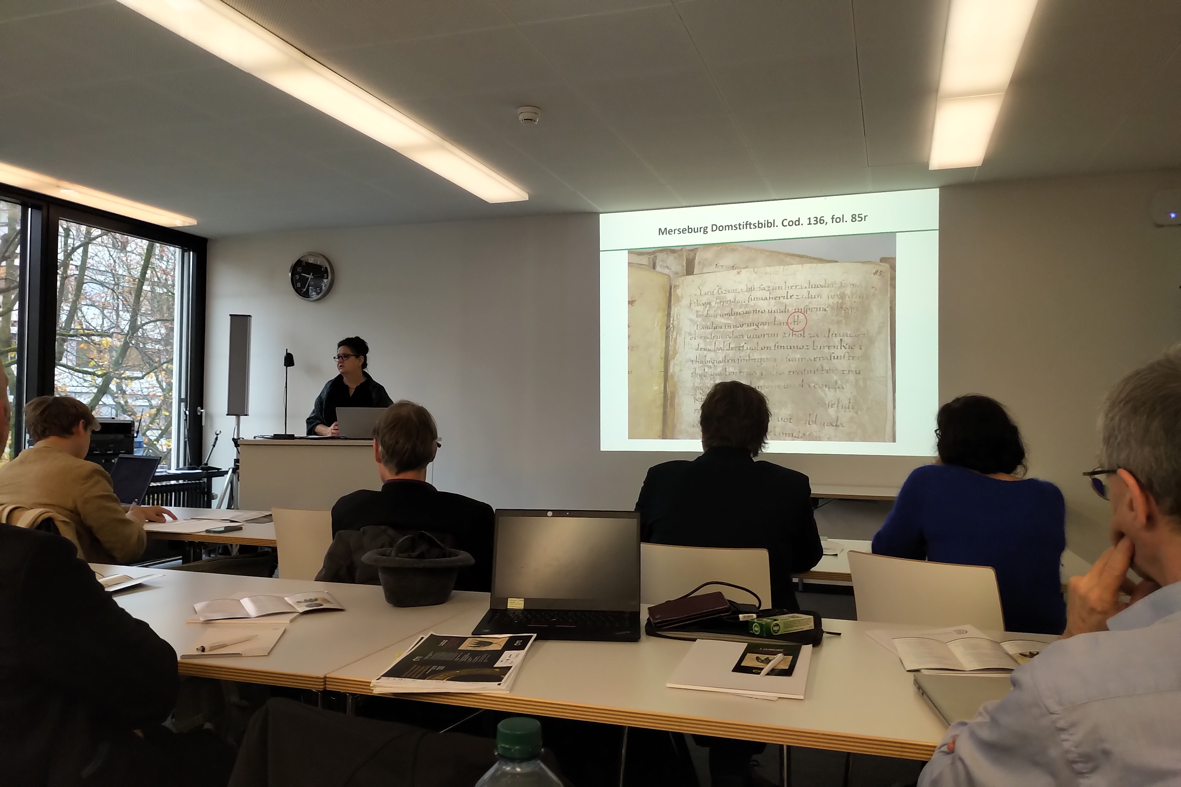 Aletta Leipold ging in ihrem Vortrag auch auf die Merseburger Zaubersprüche ein. Foto: Almut Mikeleitis-Winter