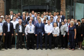 Teilnehmende der Jubiläums-Konferenz in Taschkent 2023. Ein besonderes Dankeschön geht an Dinara Datbayeva (vorderste Reihe, dritte von rechts), die das Konferenzbüro mit Bravour leitete.