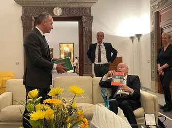 Die Bände der ersten beiden Diffusion-Fundamentals-Tagungen in Leipzig 2005 und L’Aquila 2007 wurden als Gastgeschenke an den Botschafter der Republik Italien, Armando Varricchio, überreicht. Seit 2015 steht diese Tagungsreihe, zu deren Themenfeldern auch die mit dem Eni-Preis geehrten Arbeiten zählen, unter der Schirmherrschaft der Sächsischen Akademie der Wissenschaften zu Leipzig.