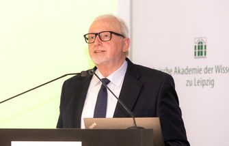 Bericht des Vizepräsidenten Prof. Dr. Wolfgang Huschner über die Arbeit der Akademie; Öffentliche Frühjahrssitzung 2022, Foto: Swen Reichhold