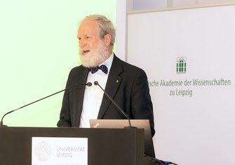 Laudationes von Prof. Dr. Rudolf Holze auf die Preisträger der Wilhelm-Ostwald-Medaille, Öffentliche Frühjahrssitzung 2022, Foto: Swen Reichhold