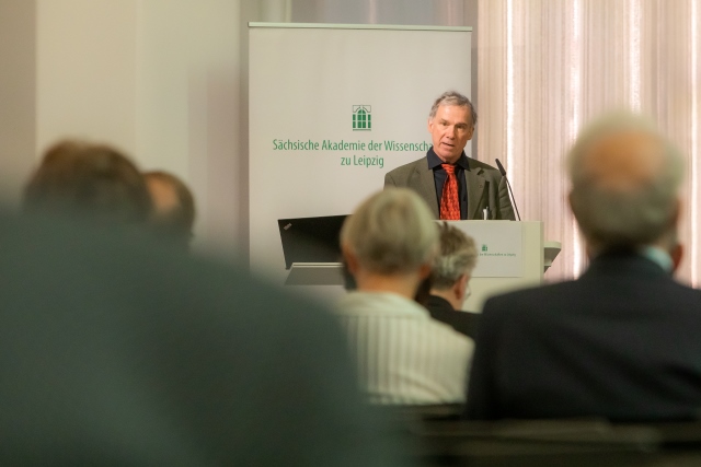Öffentliche Festsitzung, Begrüßung durch den Prorektor für Forschung und wissenschaftlichen Nachwuchs der Universität Leipzig Prof. Dr. Erich Schröger, Foto: Swen Reichhold