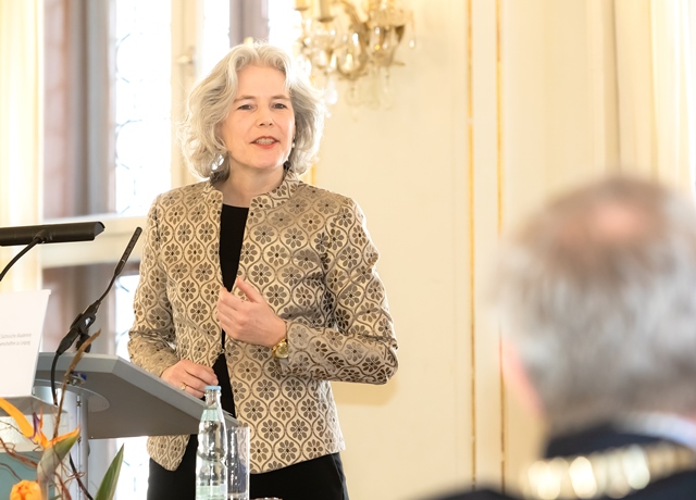 Vorstellung des Preises durch Prof. Dr. Eva Inés Obergfell, Rektorin der Universität Leipzig; Verleihung des Leipziger Wissenschaftspreises 2022, Foto: Swen Reichhold