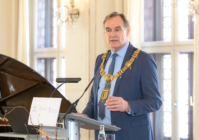 Begrüßung durch Burkhard Jung, Oberbürgermeister der Stadt Leipzig; Verleihung des Leipziger Wissenschaftspreises 2022, Foto: Swen Reichhold