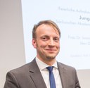 Junges Forum-Mitglied Tilman Leisegang zum "Highly Qualified Specialist" berufen Junges Forum-Mitglied Tilman Leisegang zum "Highly Qualified Specialist" berufen