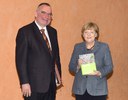 Übergabe des neuen Leipzig-Bandes an Angela Merkel Übergabe des neuen Leipzig-Bandes an Angela Merkel